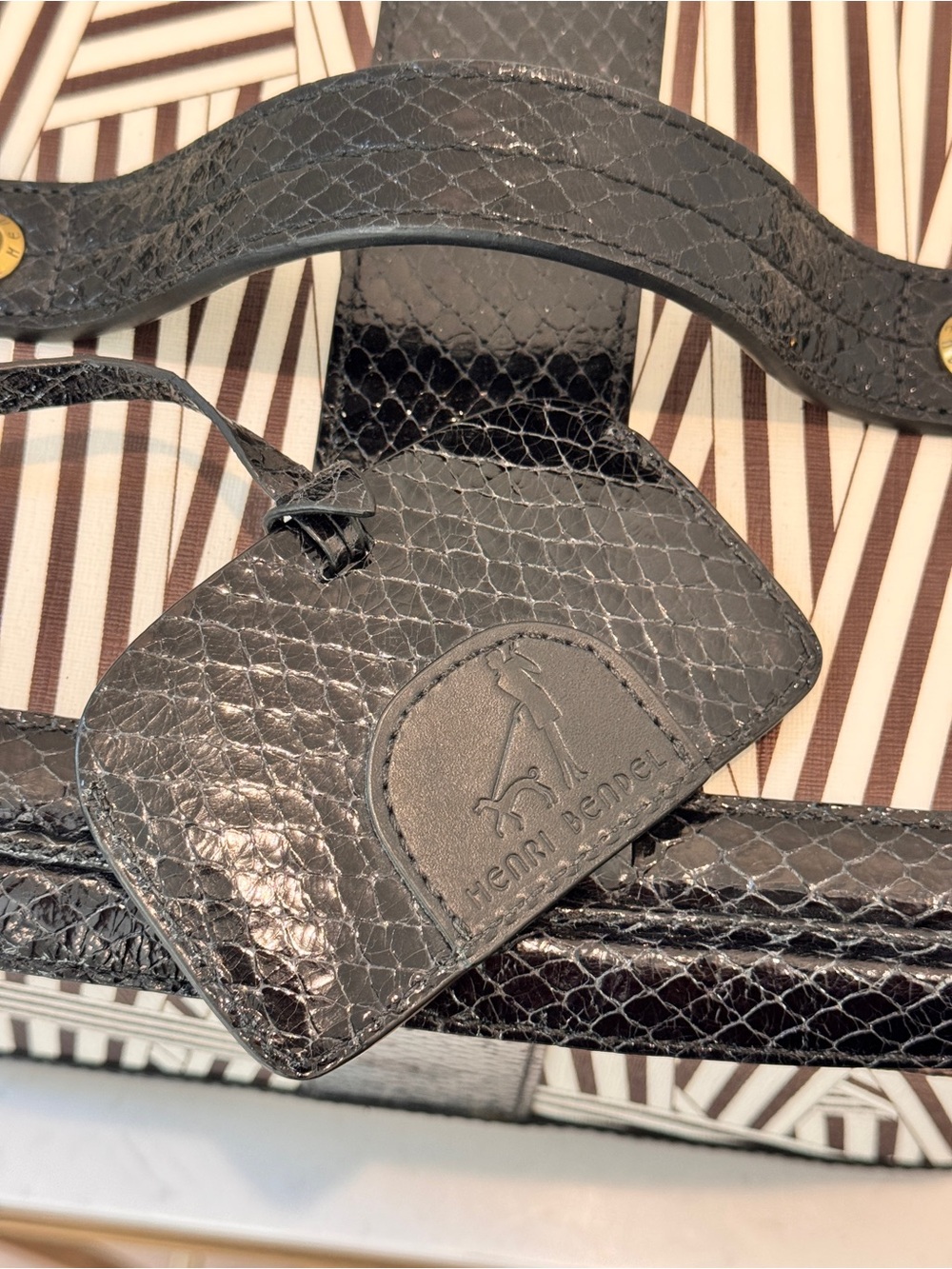 New York Icon Henri Bendel W57th Street Train Case in Disturbed Pattern - Picture 7 of 15